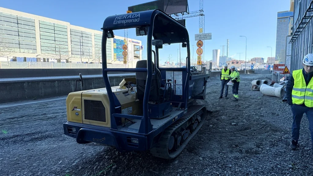 TRACKED DUMPER
